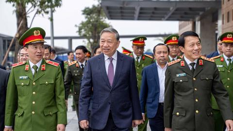 Chuyển đổi số gắn với bảo vệ bản sắc và an ninh xã hội