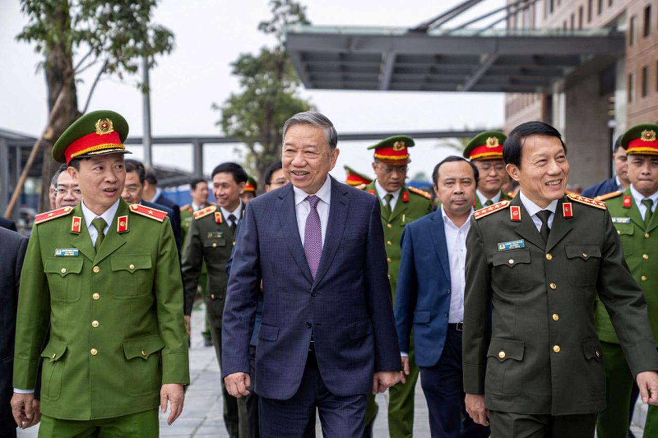 Chuyển đổi số gắn với bảo vệ bản sắc và an ninh xã hội