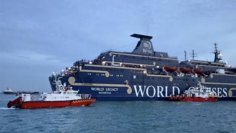  Cháy tàu du lịch ngoài khơi Singapore, hàng trăm người phải sơ tán