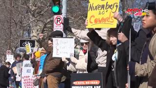 Mỹ: Hàng trăm người biểu tình chống ICE ở Lawrence, Kansas