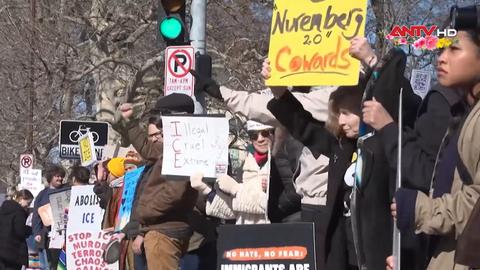 Mỹ: Hàng trăm người biểu tình chống ICE ở Lawrence, Kansas