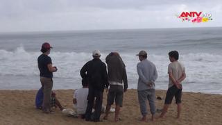 Quảng Ngãi: Cả gia đình bị sóng cuốn khi tắm biển