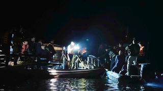 Tìm thấy thi thể nạn nhân đầu tiên trong vụ lật tàu trên hồ Thác Bà