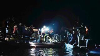 Xuyên đêm tìm kiếm, cứu nạn vụ lật tàu tại hồ Thác Bà