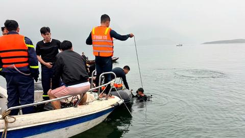 Vụ lật thuyền trên hồ Thác Bà: Tàu khách chở gấp đôi số người cho phép