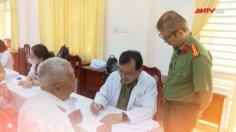 Áo trắng nhân ái