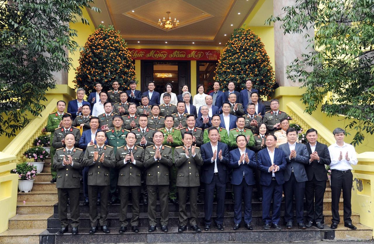 Đại tướng Lương Tam Quang thăm, chúc Tết Đảng bộ, chính quyền và nhân dân tỉnh Hưng Yên