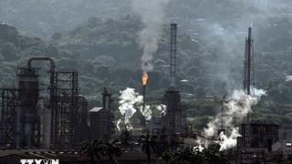 Mỹ nới lỏng lệnh cấm xuất khẩu dầu mỏ của Venezuela sang Cuba