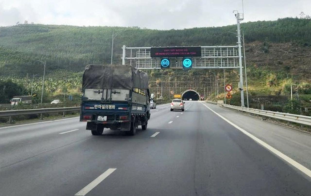 Bộ Xây Dựng thống nhất mức thu phí 5 tuyến cao tốc Bộ Xây Dựng thống nhất mức thu phí 5 tuyến cao tốc