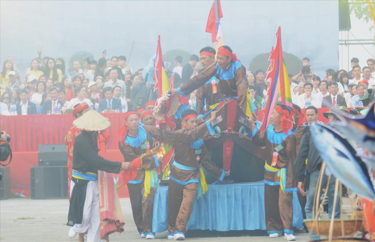 Rộn ràng lễ hội cầu ngư lâu đời nhất xứ Huế Rộn ràng lễ hội cầu ngư lâu đời nhất xứ Huế