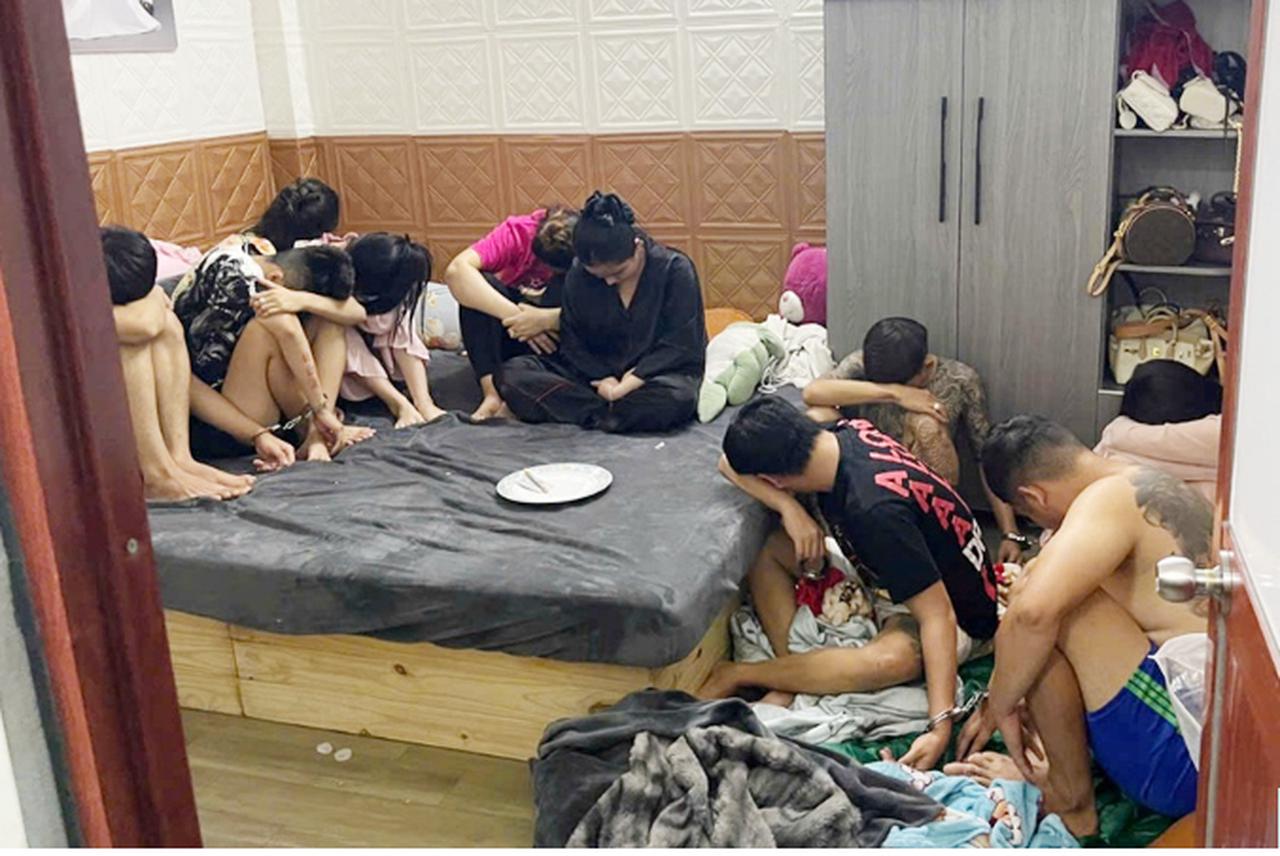 Nhóm thanh niên mở "tiệc" ma tuý trong phòng ngủ