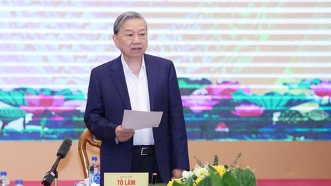 Công tác chính trị, tư tưởng phải thực sự đi trước, mở đường