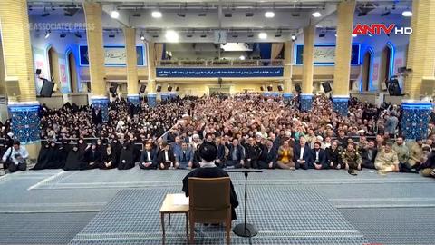 Iran hoãn tổ chức quốc tang Lãnh tụ Khamenei