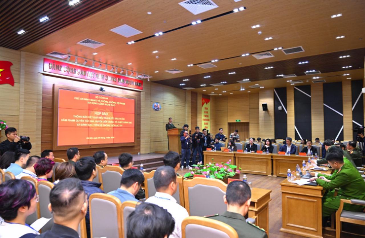 Khởi tố 30 bị can trong đường dây web lậu "Xôi Lạc TV"