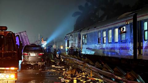 Quyết liệt xử lý hành vi cố tình vượt gác chắn đường sắt