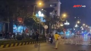 Xe máy chở 3 lao thẳng xe vào rào chắn hòng 'thông chốt'