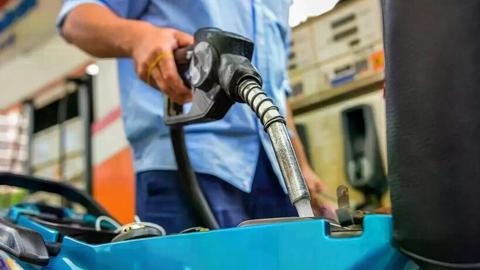 Đề xuất bình ổn khi giá xăng dầu tăng từ 20%/tháng