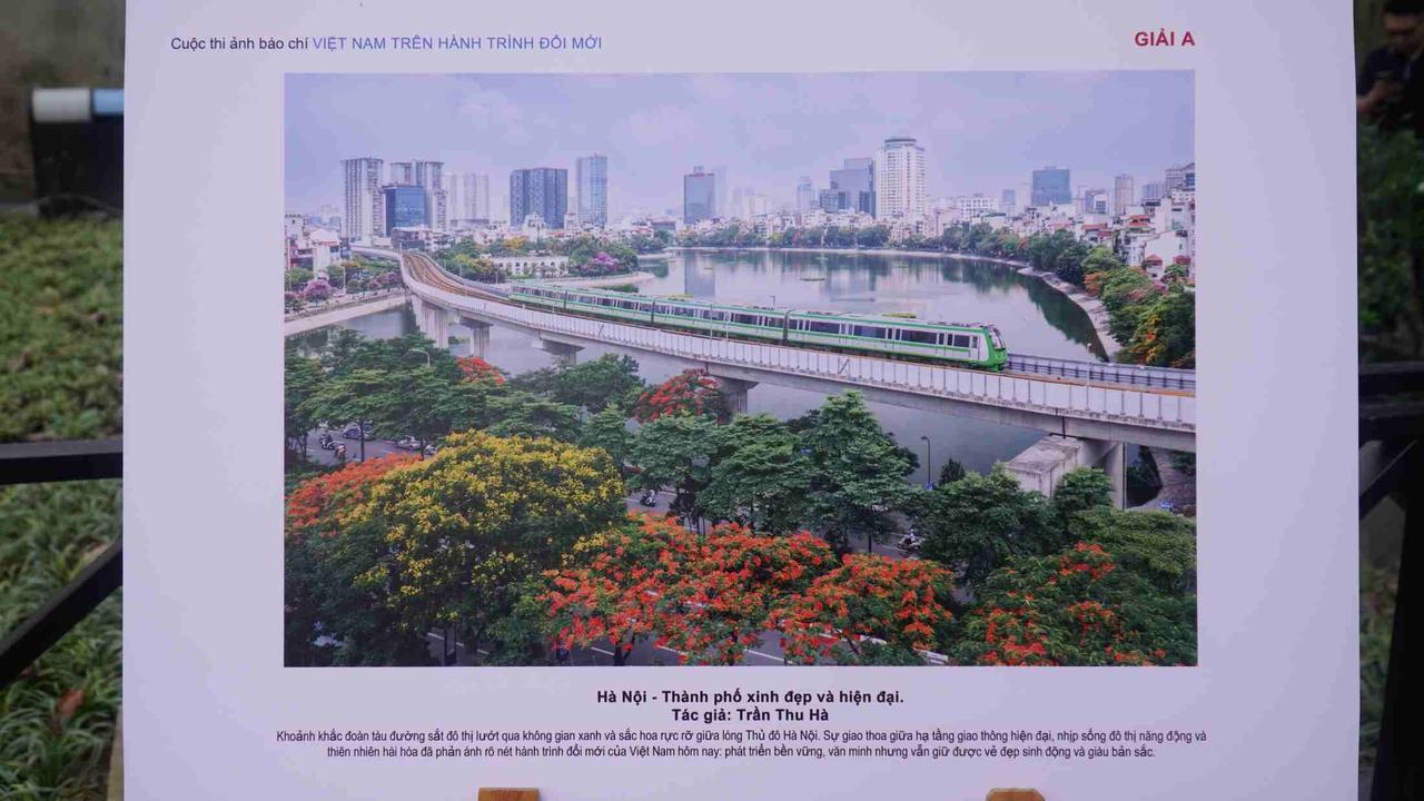 Trao giải cuộc thi ảnh “Việt Nam trên hành trình đổi mới”