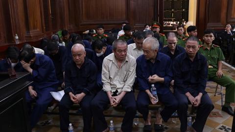 Xét xử vụ cấp khống gần 16.000 chứng chỉ lái xe