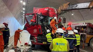 3 ô tô va chạm tại hầm Đèo Bụt, cao tốc Bắc Nam ách tắc