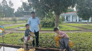 CHUYỆN VỀ NHỮNG ĐỨA TRẺ PHÍA SAU SONG SẮT