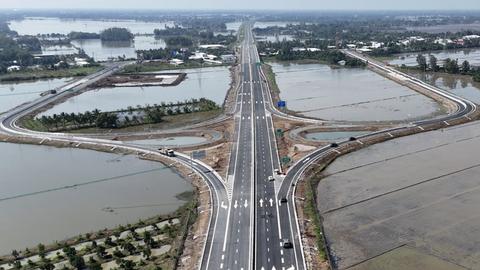 Đề nghị tạm dừng khai thác cao tốc Hậu Giang - Cà Mau để hoàn thiện công trình