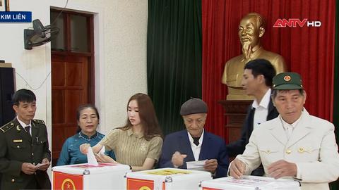 Cử tri nô nức đi bầu người tài, đức