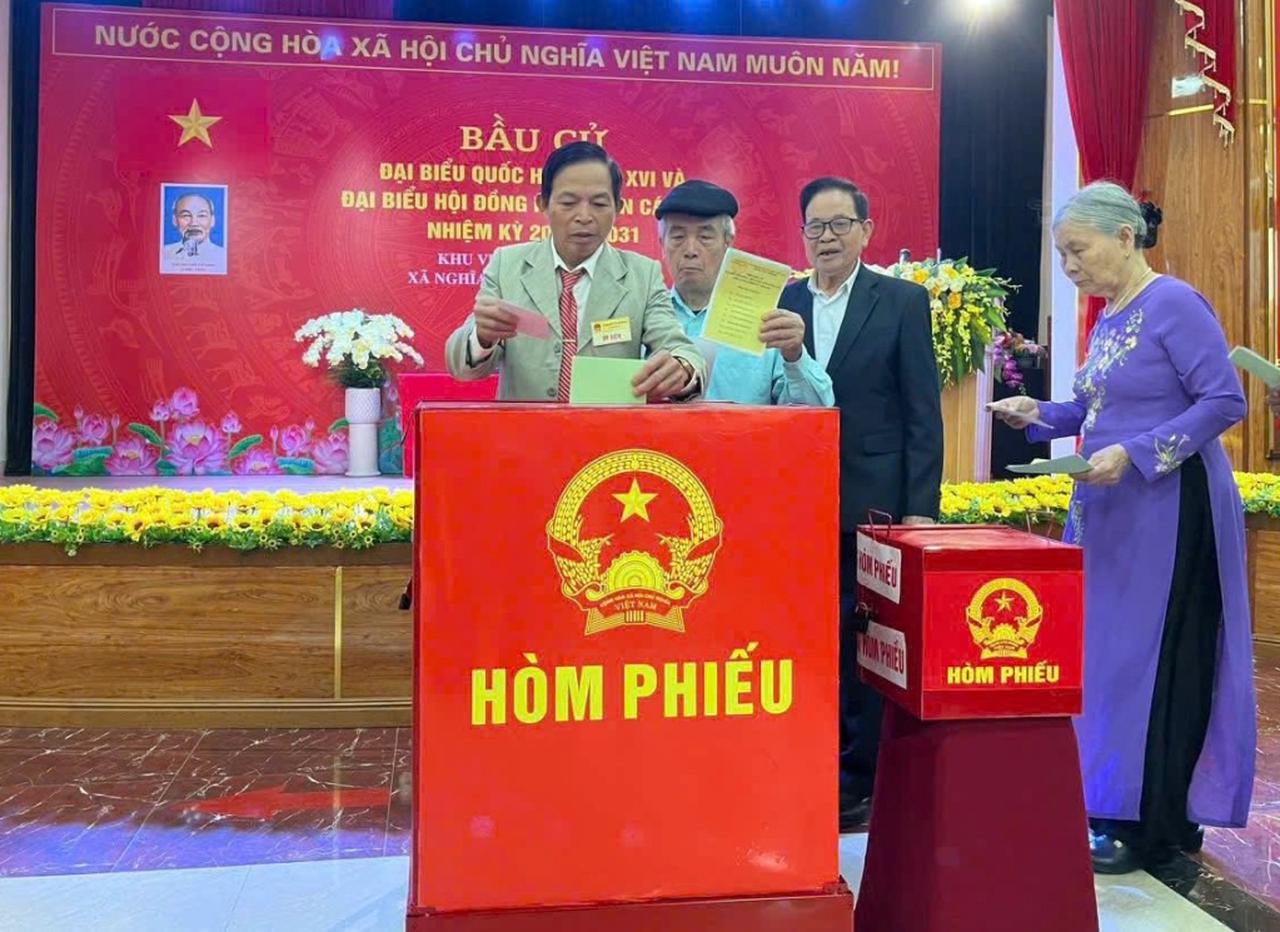 Cuộc bầu cử thành công tốt đẹp