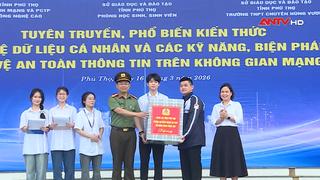 Công an tỉnh Phú Thọ trang bị “lá chắn số” cho học sinh