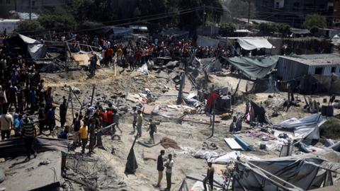  Người Palestine mòn mỏi chờ cứu trợ lương thực ở Dải Gaza