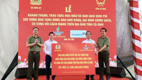 Bộ Công an bàn giao kinh phí xây dựng 500 căn nhà tặng gia đình khó khăn tại Cà Mau