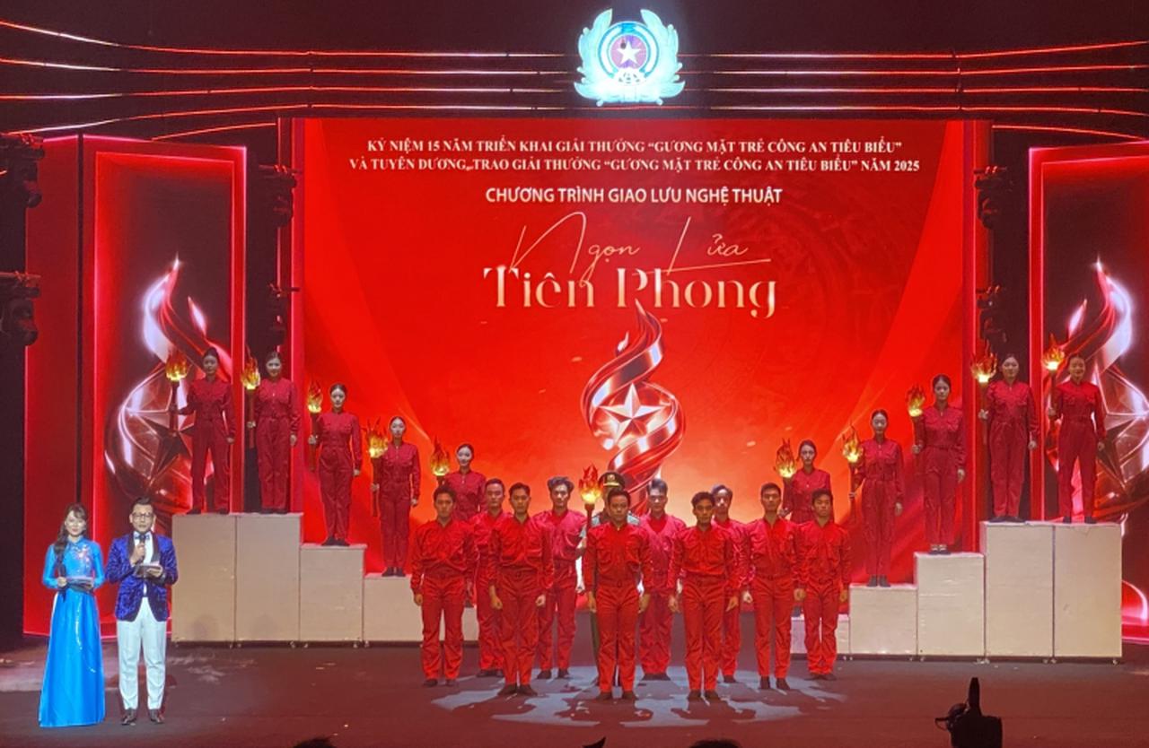 Chương trình nghệ thuật “Ngọn lửa tiên phong”