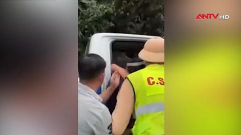 CSGT đưa người bị nạn đi cấp cứu kịp thời