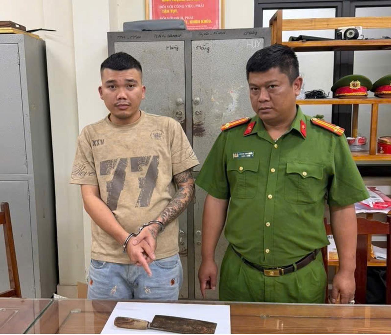 Bắt giữ đối tượng chém trọng thương 3 người tại quán ăn đêm Bắt giữ đối tượng chém trọng thương 3 người tại quán ăn đêm