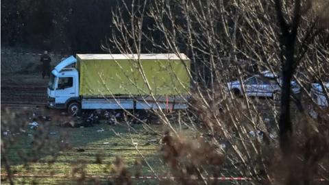 Phát hiện 229 người di cư bị nhốt trong xe tải ở Mexico