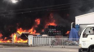 Dập tắt đám cháy xảy ra tại cơ sở sản xuất vải