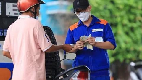 Giá xăng dầu trong nước giảm mạnh