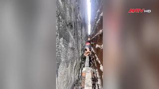 Giải cứu thành công bé trai bị mắc kẹt giữa hai bức tường 