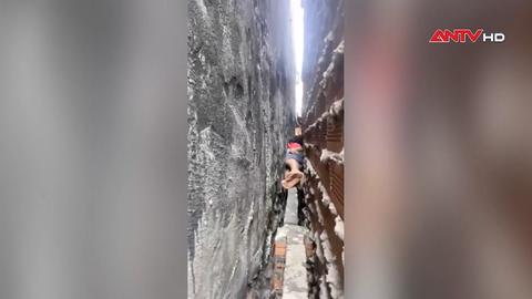 Giải cứu thành công bé trai bị mắc kẹt giữa hai bức tường 