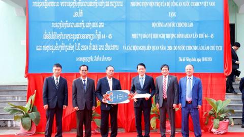 Thắm tình hữu nghị Công an Việt Nam - Lào