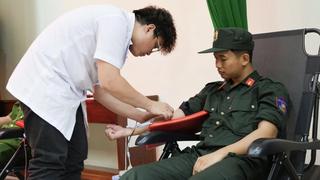 Hơn 700 cán bộ chiến sĩ Công an Khánh Hòa hiến máu tình nguyện