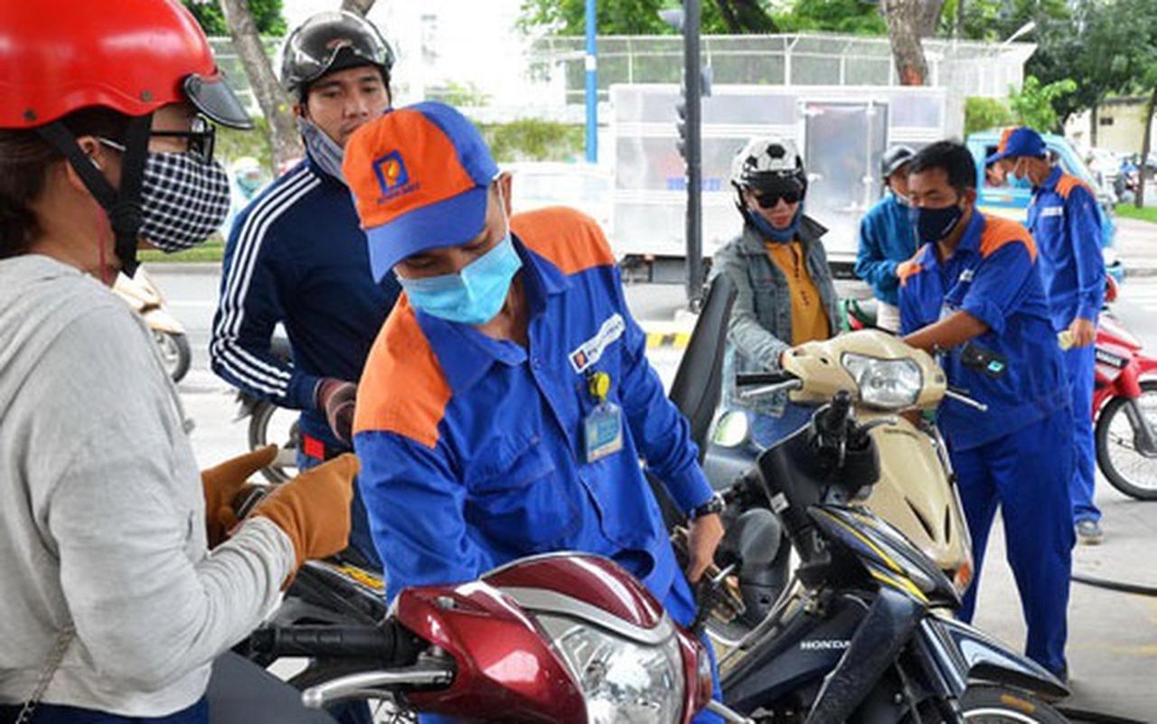 Miễn thuế với xăng dầu đến ngày 15/4