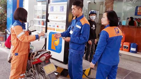 Chủ động xây dựng kịch bản ứng phó với biến động xăng dầu