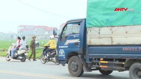 Công an xã Hoàng An đảm bảo an toàn tại ngã tư gần trường học