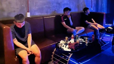  Bắt quả tang 5 đối tượng tổ chức sử dụng ma túy tại quán karaoke 