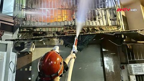 Cháy nhà ở phường Bình Thạnh, 6 người thoát nạn