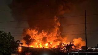 Cháy lớn xưởng gỗ gần Bệnh viện K Tân Triều