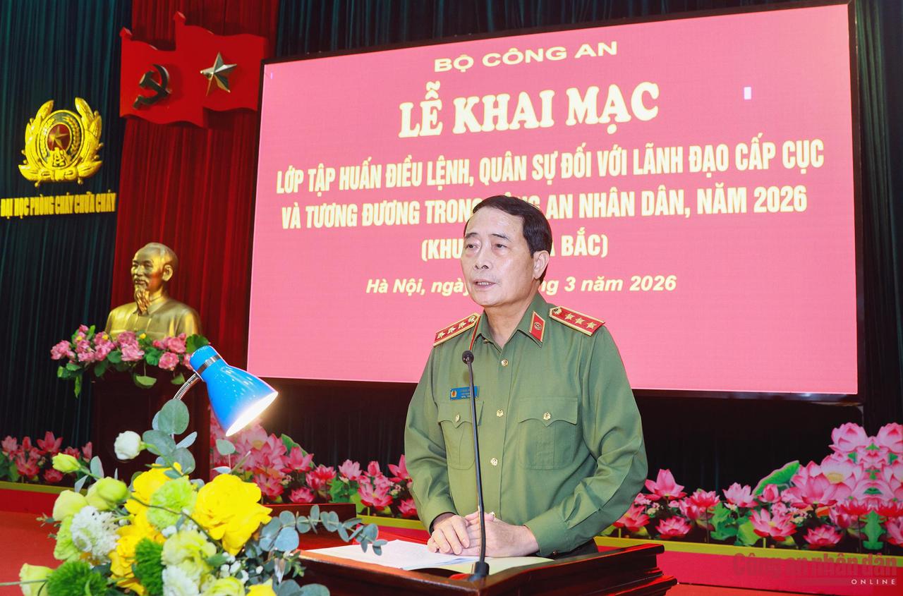 Khai mạc lớp tập huấn điều lệnh, quân sự trong Công an nhân dân 