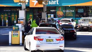 Australia miễn thuế xăng dầu, miễn phí phương tiện công cộng