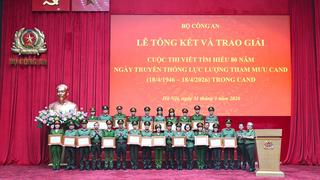 Trao giải cuộc thi tìm hiểu 80 năm Ngày truyền thống lực lượng Tham mưu CAND